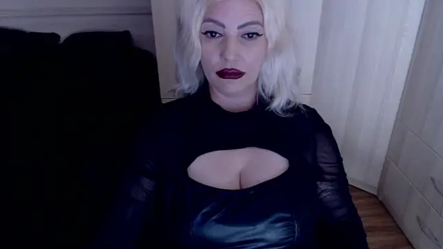 צ'אט XXX בשידור חי של MistressDemi