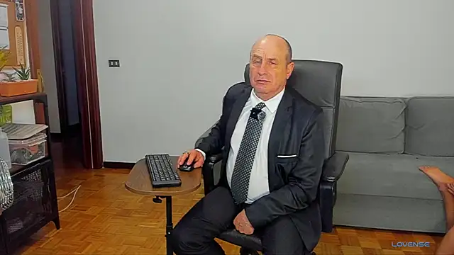 masterboy50 Adlı Modelin Canlı XXX Sohbeti
