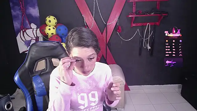Chatroom XXX en direct de Sharlotshh