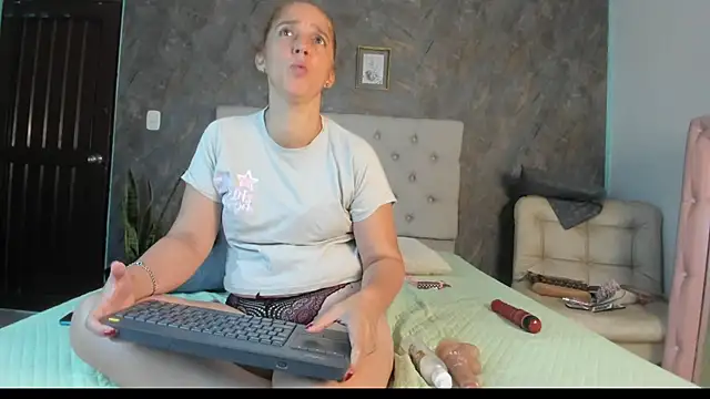 lily_rose1: απευθείας συνομιλία ΧΧΧ