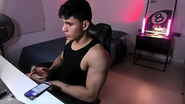 Chatroom XXX en direct de Massimo_Rinaldi