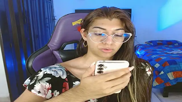 צ'אט XXX בשידור חי של Alanni_parker