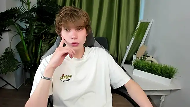 andyyzzz Live XXX Chat