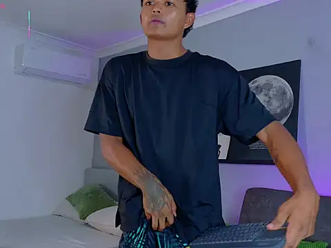 Chatroom XXX en direct de AndrewKenoxx__