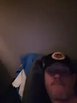 Drewpackn8's Live XXX Chat