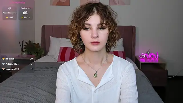 Kira__Fluffy's Live XXX Chat
