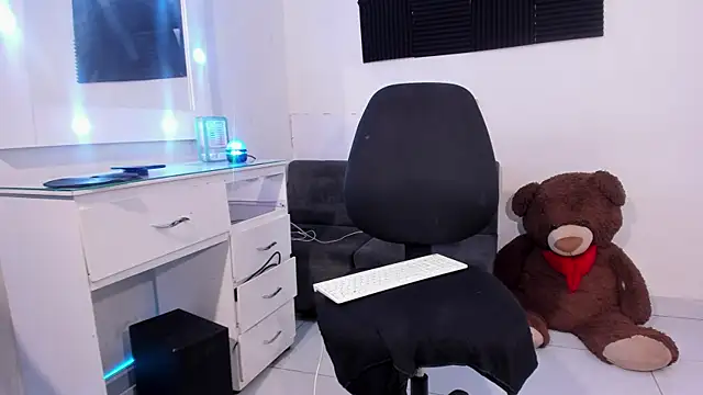 Lu_doll élő XXX-chatje