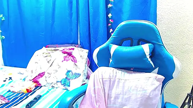 Chatroom XXX en direct de Gia_leinn