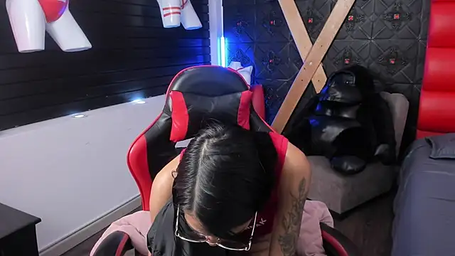 Chatroom XXX en direct de KarlaSlutSkinny__