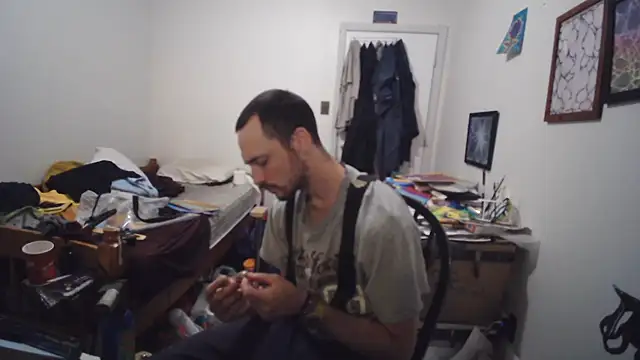 JohnnyMoves' Live XXX Chat