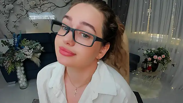 MiracleCurly Adlı Modelin Canlı XXX Sohbeti