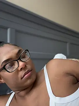 CandyLuxxxx Chat XXX in diretta