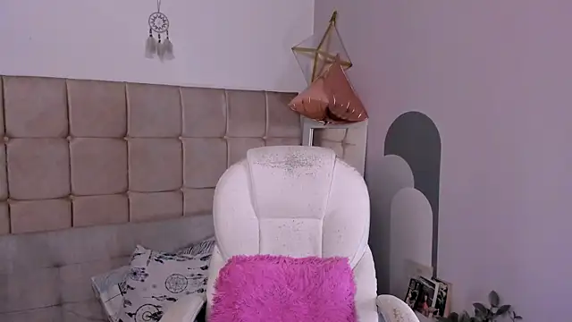 SusiMaison's Live XXX Chat