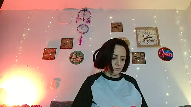 Katicalatinmilf's Live XXX Chat
