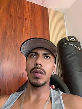 צ'אט XXX בשידור חי של Latinmoster_boss