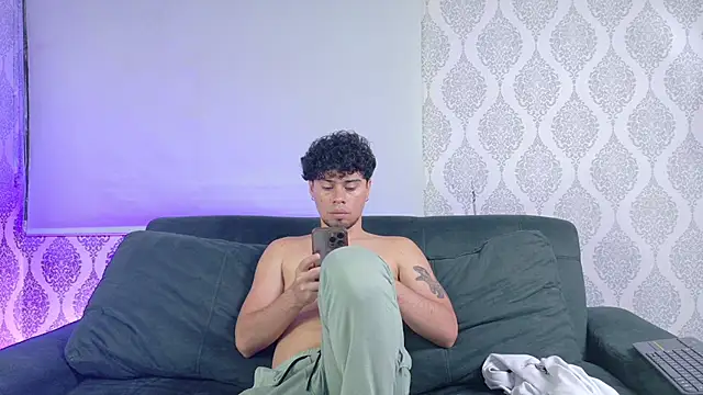 Twinfire_zeus live XXX chat