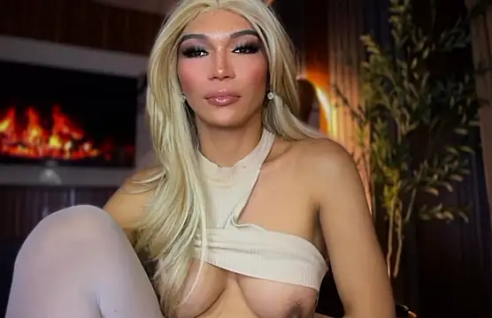 Maria_Manika élő XXX-chatje