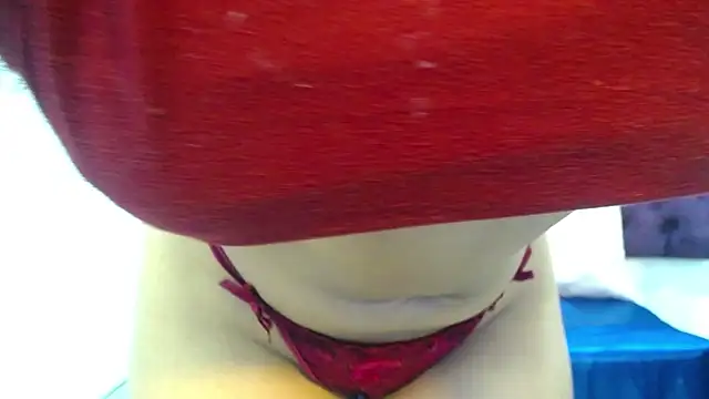 Chatroom XXX en direct de Little18Doll