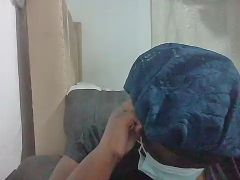 MidnightVixenX Adlı Modelin Canlı XXX Sohbeti