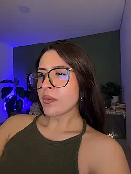 EmaSaenz's Live XXX Chat