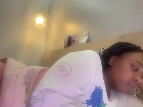 ChocolateCakeQueen's Live XXX Chat