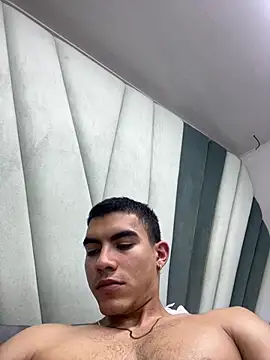 Sebastian_Vega: онлайн-секс-чат