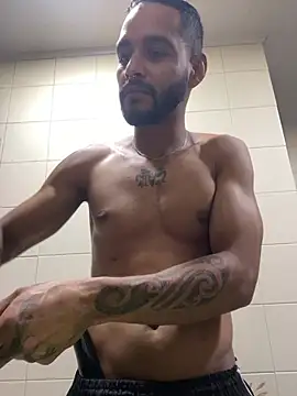צ'אט XXX בשידור חי של bigblack0111