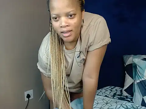 YellowMellow18's Live XXX Chat