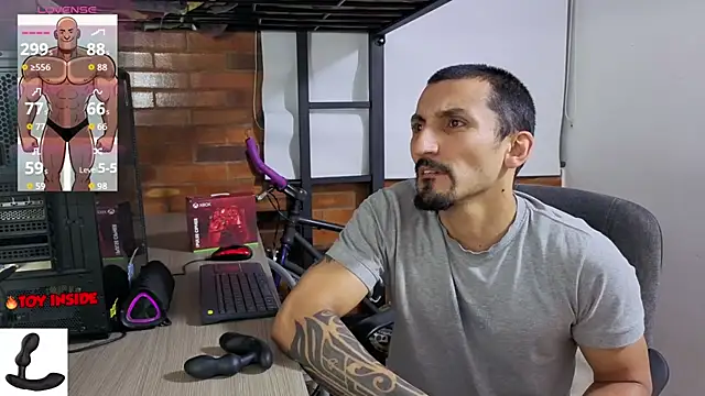 Marck_Muscle élő XXX-chatje