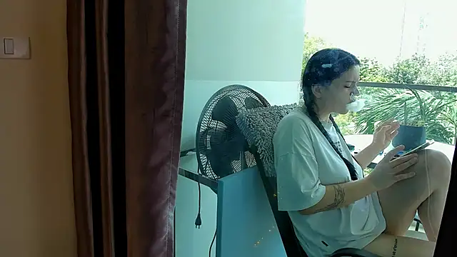 Evelyne_xxo 现场XXX聊天