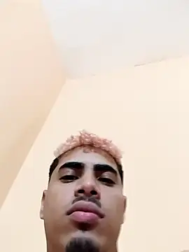 Chat XXX ao vivo de LucaColmal
