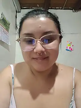 CurvyNoir's Live XXX Chat