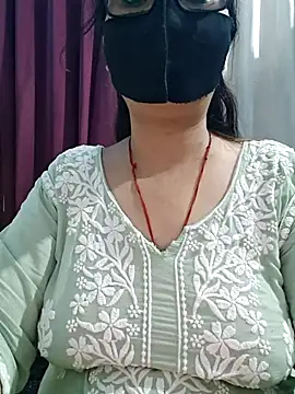 Aishwaryaa_69's Live XXX Chat