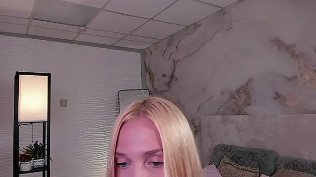 SerenaCrystall Adlı Modelin Canlı XXX Sohbeti