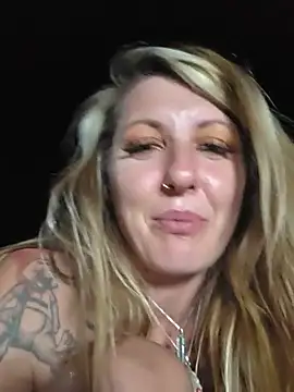 XXX chat uživo modela SheIsSomething