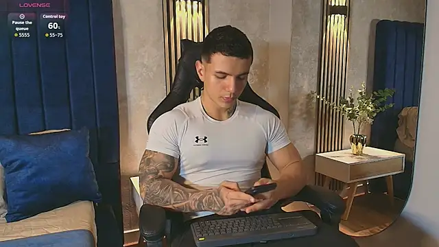 Živý XXX chat SalvatoreDmore