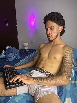Kriss_Edwards Adlı Modelin Canlı XXX Sohbeti