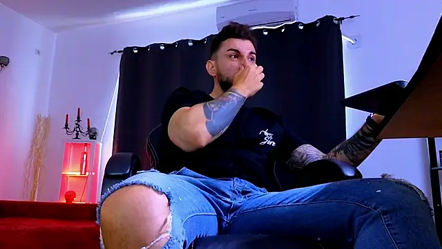 MightyAaron66 Chat XXX in diretta