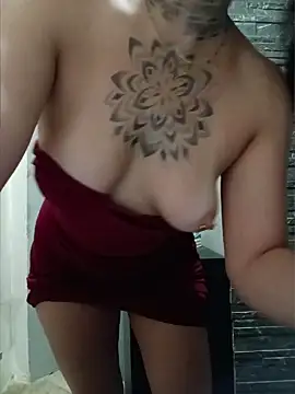 Porcellina181 Adlı Modelin Canlı XXX Sohbeti