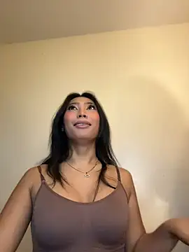 hugecock_tamira 웹캠 쇼