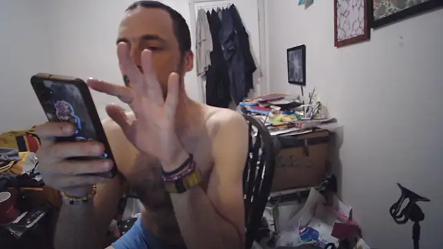 Chatroom XXX en direct de JohnnyMoves