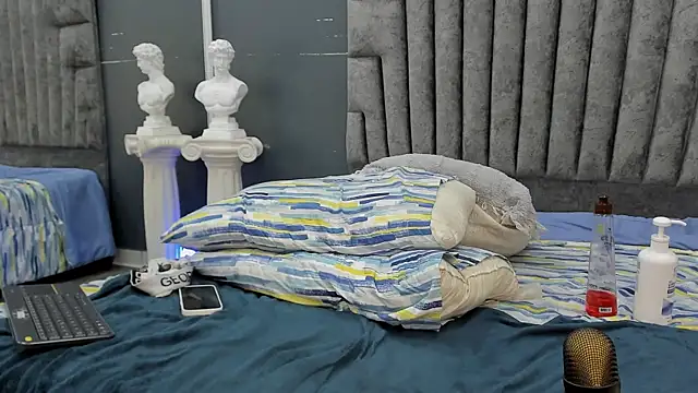 Živý XXX chat thom_ames