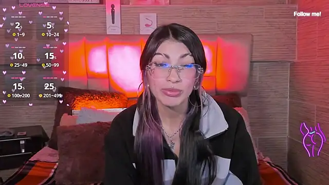 צ'אט XXX בשידור חי של mia_devine_