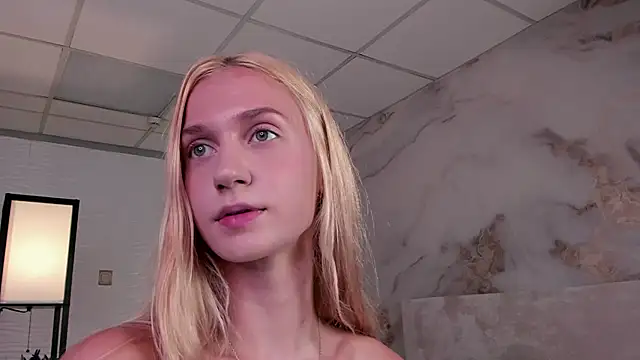 Chat +18 de SerenaCrystall ao vivo