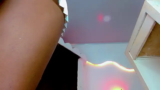 Chat +18 de JessiValentin ao vivo