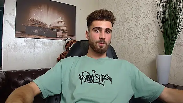 KyloEast Chat XXX live