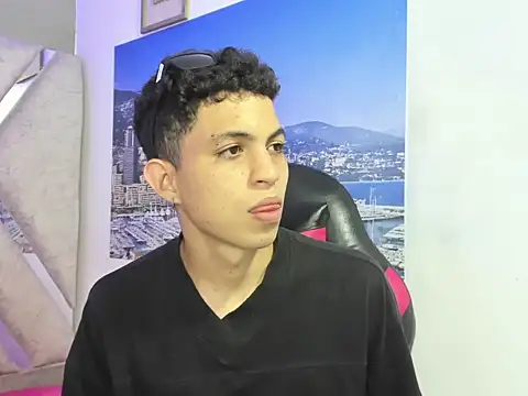 Chat +18 de cameron_lux77 ao vivo