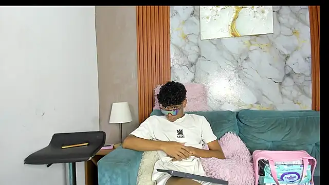 BOUL_GUYS Adlı Modelin Canlı XXX Sohbeti