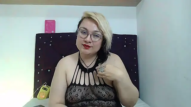 Chat +18 de AnyaLuxx ao vivo