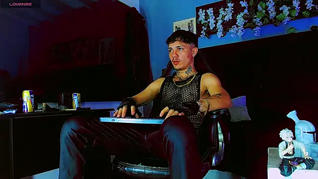 Онлайн чат XXX HannibalLester